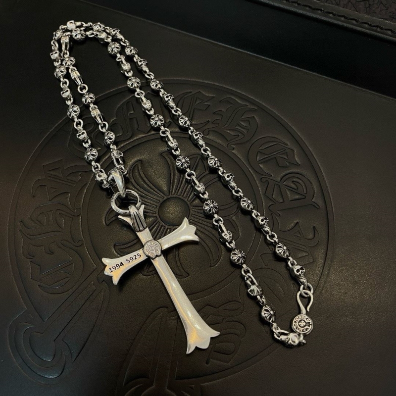 Ch*0me He**ts necklaces